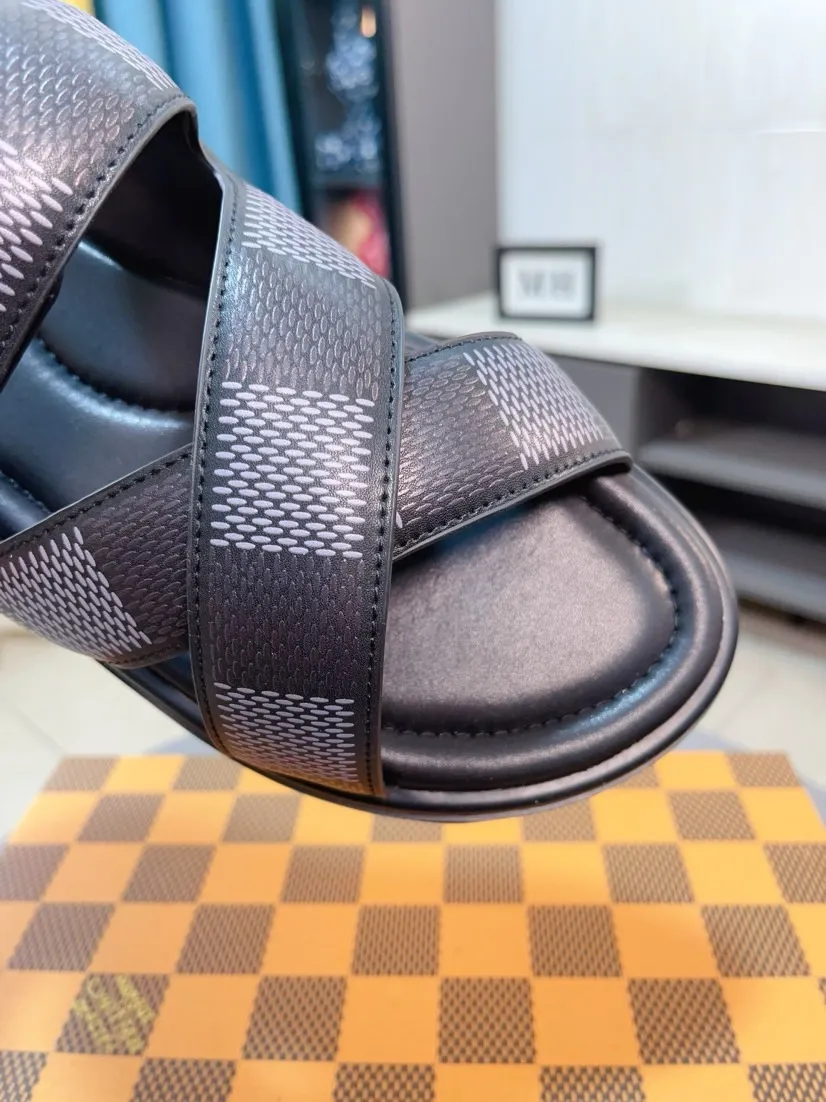 Men's shoes 💰380🌹🌹 (lv-Louis Vuitton) New men's slippers, high-end boutique, exquisite embossed logo decoration on the upper, fine workmanship, super soft soles, casual, loose and comfortable, a must-have in summer! \nsize：38-44